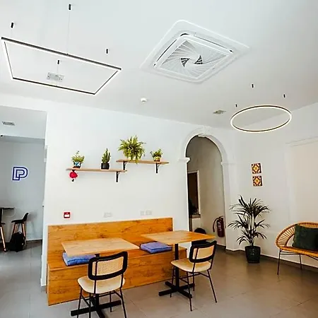 酒店 People & Places *
